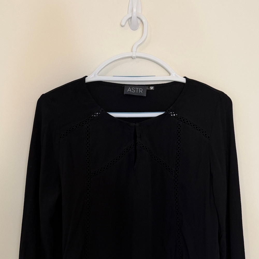 ASTR Women's Black Eyelet Long Sleeve Blouse Size Small - Picture 5 of 9